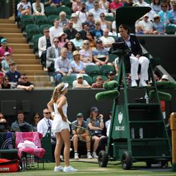 Andreeva 16 weigerte sich dem Schiedsrichter in Wimbledon die Hand