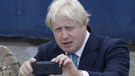 Boris Johnson fummelt an der Covid Untersuchung herum indem er den