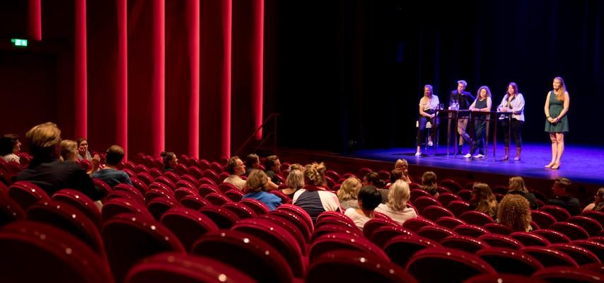 Der Besuch eines Festivals oder Museums ist ziemlich schwierig wenn