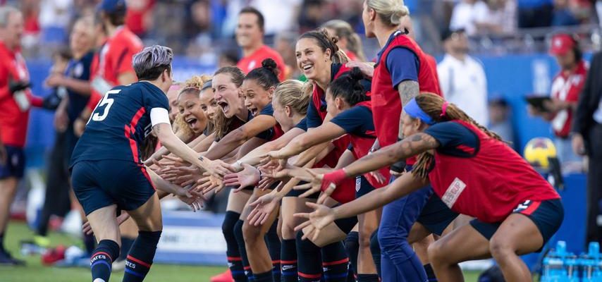 Der amerikanische Star und Weltmeister Rapinoe 38 gibt seinen Ruecktritt