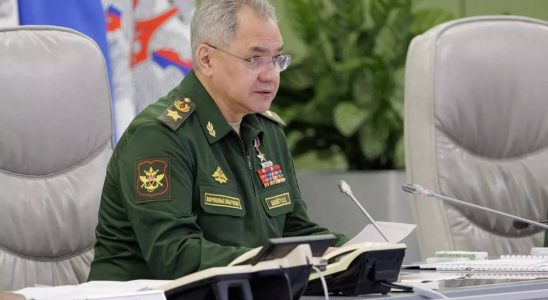 Der russische Verteidigungsminister lobt die „Loyalitaet der Armee waehrend der