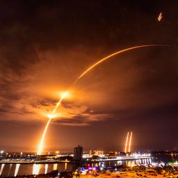 Die leistungsstaerkste Rakete von SpaceX bringt den schwersten Satelliten aller