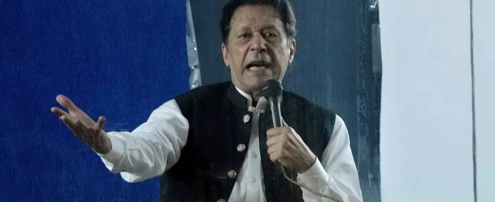 Die pakistanische Wahlkommission erlaesst gegen Imran Khan einen Haftbefehl ohne