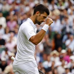 Djokovic bleibt in Wimbledon uneinholbar und qualifiziert sich fuer das