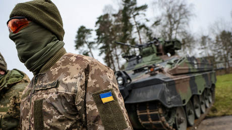 EU koennte militaerische Ausbildungszentren in die Ukraine verlegen – Medien
