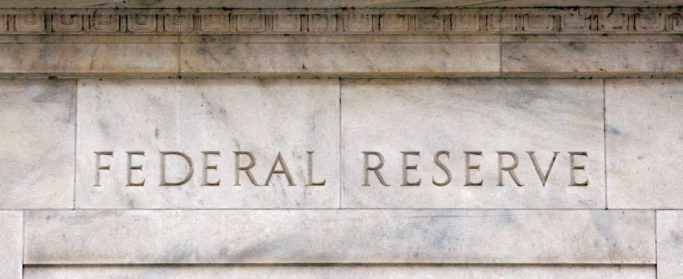 Einige Beamte der US Notenbank befuerworteten eine Zinserhoehung im Juni wie
