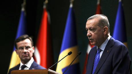Erdogan verknuepft Schwedens NATO Antrag mit Tuerkiyes EU Mitgliedschaft – World