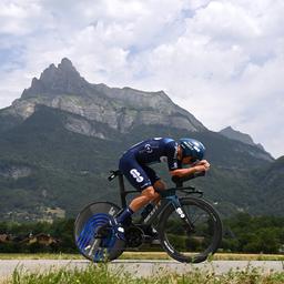 Fahrer DSM Firmenich zu spaet zum Tour Zeitfahren „Waren am Ende des