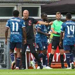 Feyenoord unentschieden gegen Union AZ knapp hinter Lech van den