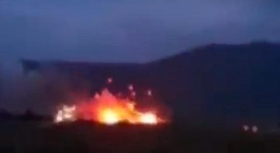 Grossbrand auf russischem Militaerstuetzpunkt auf der Krim Doerfer evakuiert