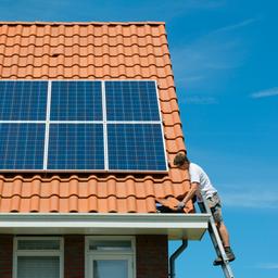 Hausbesitzer leihen sich gerne Geld fuer den Kauf von Solarmodulen