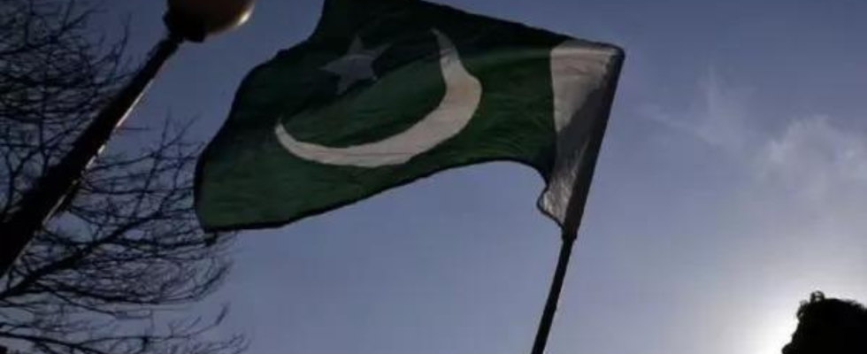 Pakistan Pakistans Imran Khan bringt auf IWF Sitzung seine Unterstuetzung fuer