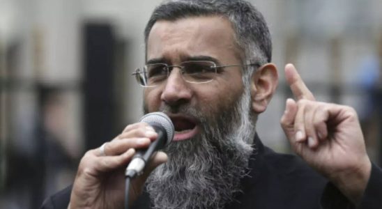 Radikaler britisch pakistanischer Prediger der wegen der Leitung einer Terrororganisation angeklagt