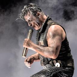 Rammstein hoert einige Stunden vorher ob das Konzert in Groningen