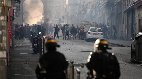 Randalierer pluendern Waffenladen in Marseille – Medien – World