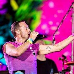 Rezensionsuebersicht Coldplay Der energiegeladene Chris Martin scheint der Frontmann zweier