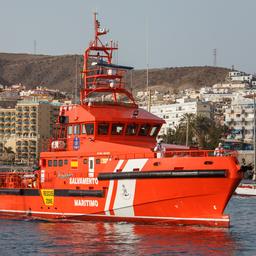 Spanische Kuestenwache rettet 86 Migranten von Boot in der Naehe