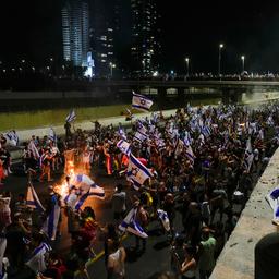 Tausende Israelis protestieren erneut gegen umstrittene Reformplaene Im Ausland