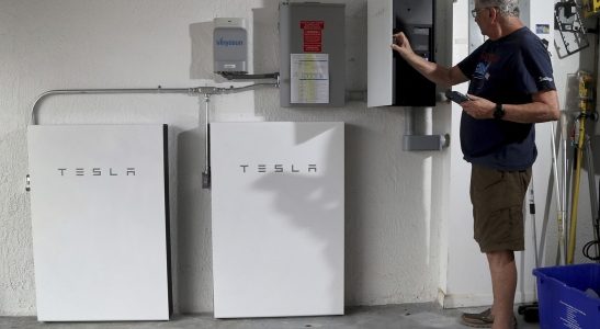 Tesla ermoeglicht Besitzern mit Solarenergie aufzuladen