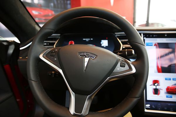 Tesla wird im Rahmen der Autopilot Untersuchung weitere Informationen zu seinem