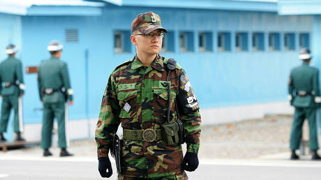 US Soldat ueberquert Grenze nach Nordkorea – World