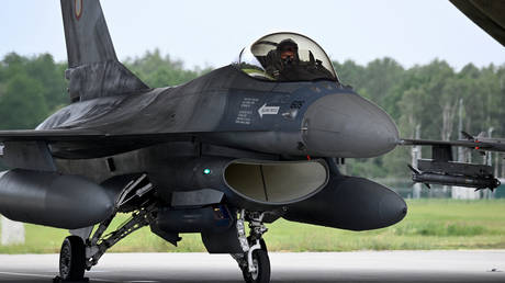 USA verzoegern Genehmigung des F 16 Trainings fuer die Ukraine – Politico