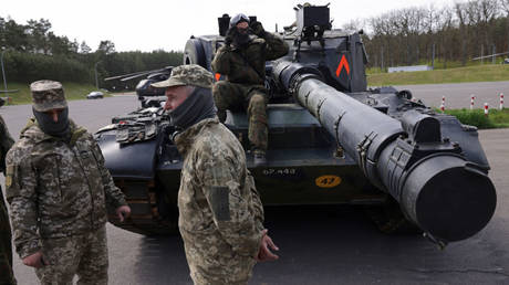 Ukrainische Panzer werden mit russischem Oel betrieben – Deutsche Medien