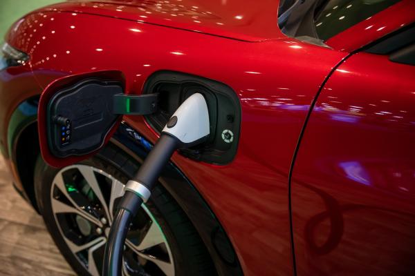 Werden Autohersteller in der Lage sein Teslas Supercharger herauszufordern