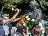 Zo'n honderd mensen bijeen voor 40e herdenking racistische moord op Kerwin