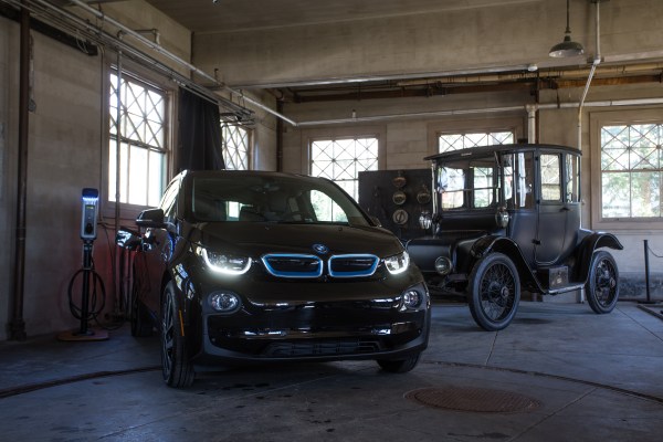 BMW pumpt mehr Geld in Elektrofahrzeuge als urspruenglich geplant