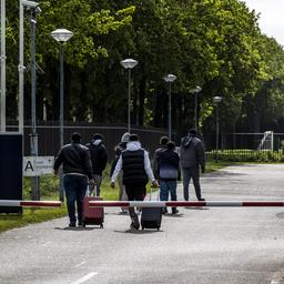 Belgien nimmt voruebergehend keine alleinstehenden maennlichen Asylbewerber auf Im