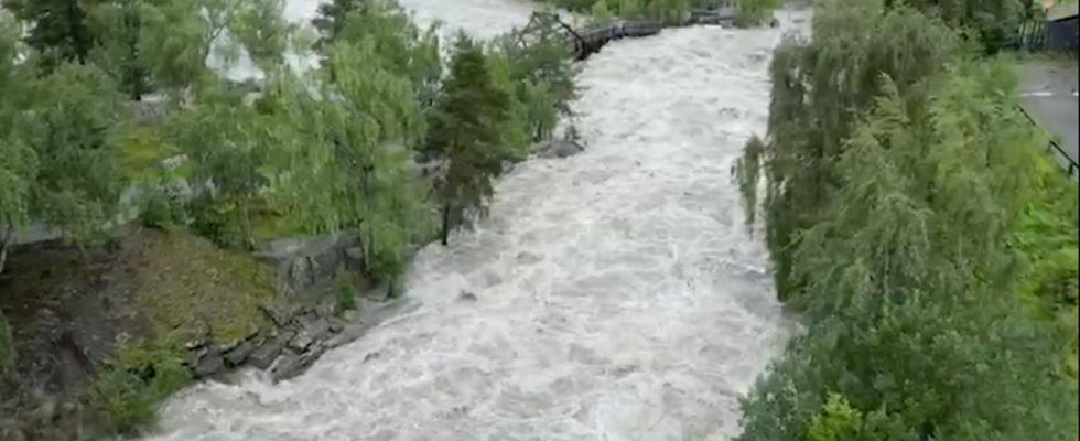 Beruehmte Eisbahn im norwegischen Hamar ist wegen Unwettern ueberflutet