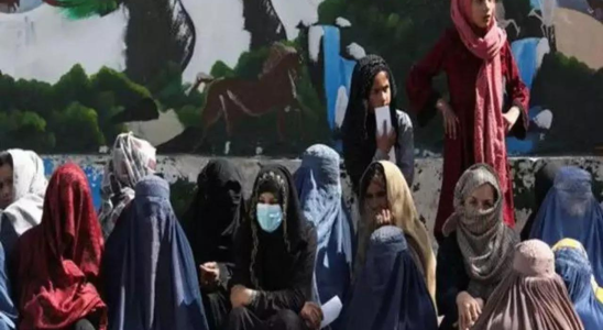 Die Taliban sagen Sicherheitskraefte wuerden Frauen daran hindern den afghanischen