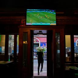 Die britische Regierung erlaubt Pubs fuer das WM Finale am Sonntag
