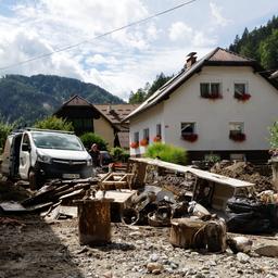 Dutzende Niederlaender aus Slowenien in ihre Heimat evakuiert Im