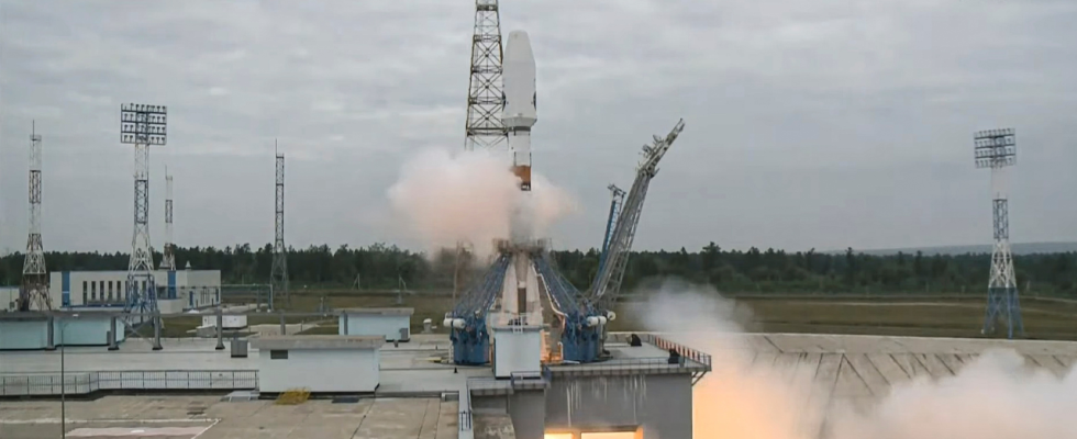 Eine Rakete mit einem Mondlandefahrzeug ist auf Russlands erster Mondmission