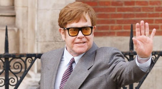 Elton John verbrachte die Nacht im Krankenhaus
