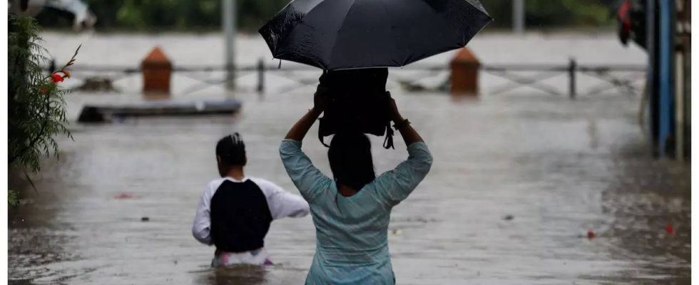 Erdrutsche und Ueberschwemmungen toeten bisher 38 Menschen waehrend Monsunregen Nepal