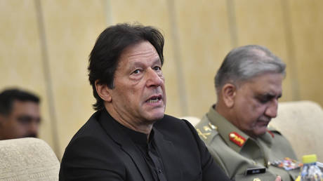 Ex pakistanischer Premierminister Imran Khan zu drei Jahren Haft verurteilt –