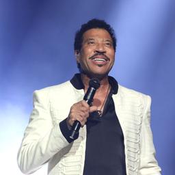 Flugzeug Lionel Richie kann nicht landen Saenger verpasst eigenes Konzert