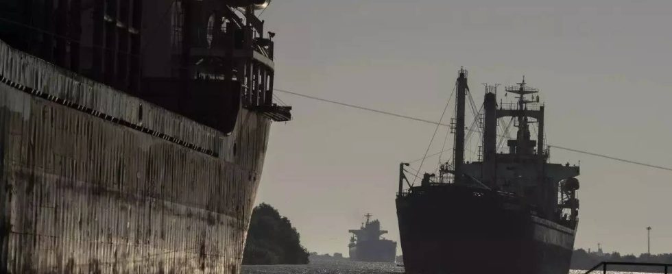 Getreidetransit Waehrend Russland Schiffe im Schwarzen Meer bedroht ist eine