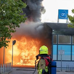 Grosser Albert Heijn in Haarlem durch Feuer zerstoert fuenfzig Haeuser
