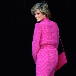 Ikonische Kleidung von Prinzessin Diana im Kunstmuseum Den Haag ausgestellt