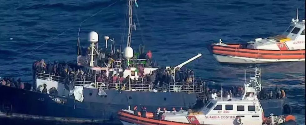 Lampedusa Dutzende wurden von Italien aus Schiffswracks von Migranten gerettet