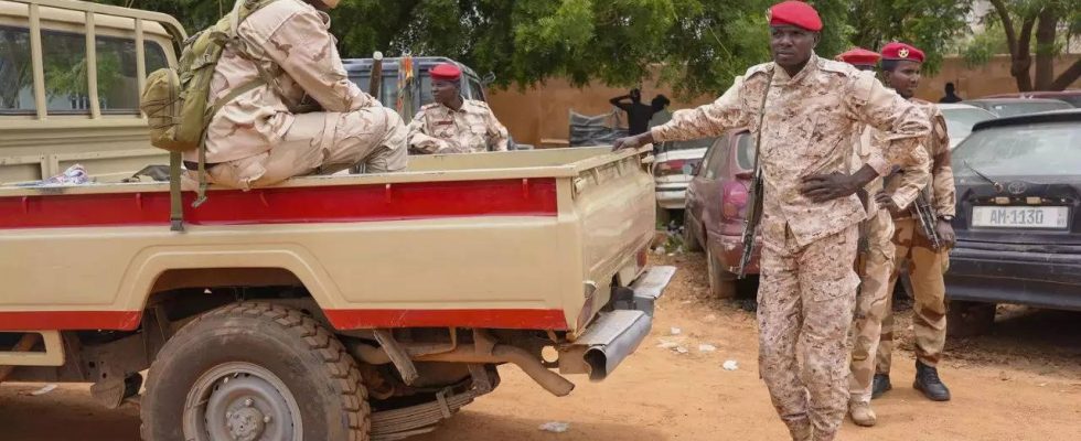 Nigers Militaermachthaber befehlen den Abzug von vier Gesandten