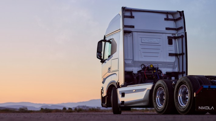 Nikola teilt Tank mit nachdem Elektrofahrzeughersteller seine batterieelektrischen Grossfahrzeuge zurueckgerufen