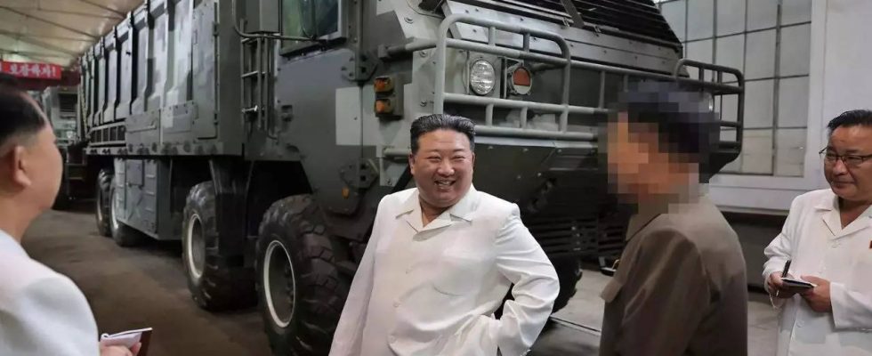 Nordkoreas Machthaber Kim Jong Un besucht Militaerfabriken darunter Raketenfabriken