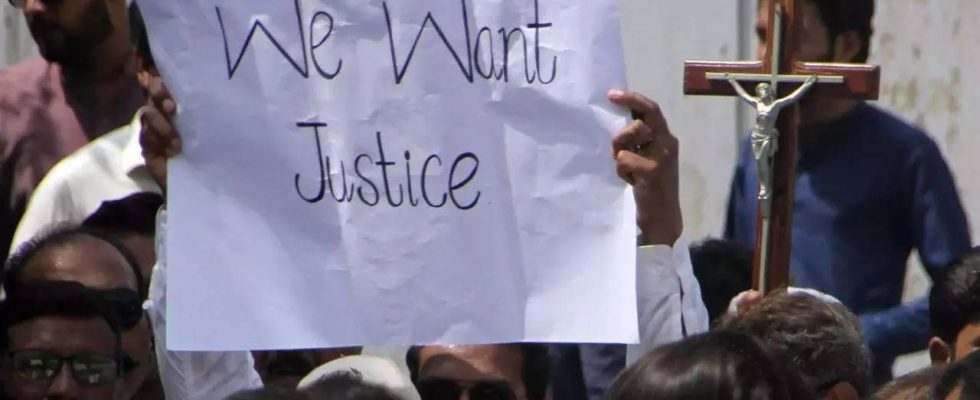 Pakistan Der geschaeftsfuehrende Premierminister Kakar zahlt Entschaedigungen in Hoehe von