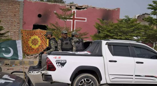 Pakistanische Polizei bewacht christliche Kolonie nach Mob Angriff wegen „Blasphemie