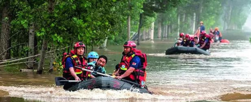 Peking Wut waechst in Staedten die absichtlich ueberschwemmt wurden um